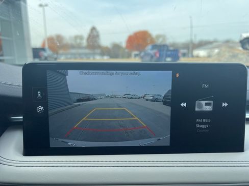 Used 2025 Genesis G70 2.5T image 18