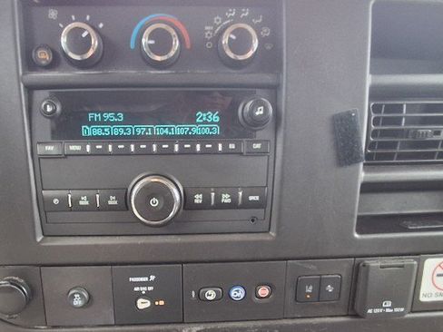 Used 2020 Chevrolet Express 2500 RWD image 18