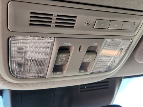 Used 2022 Honda CR-V Touring image 19