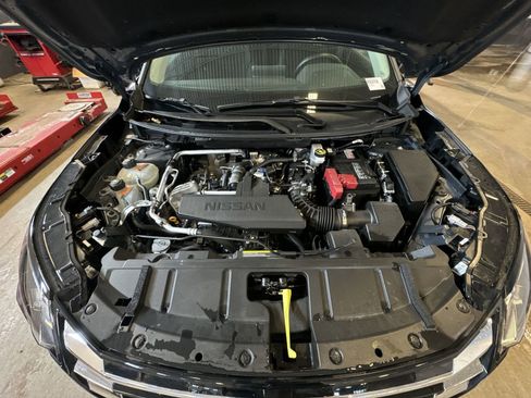 Used 2025 Nissan Rogue S image 26