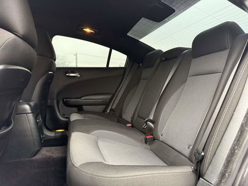 Used 2017 Dodge Charger SE w/ Blacktop Package image 15