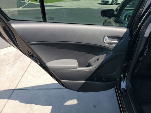 Used 2017 Kia Forte LX image 13