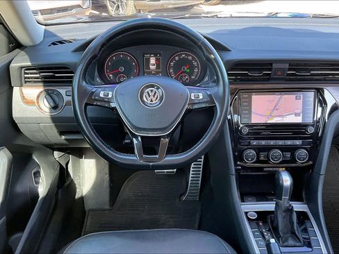 Used 2020 Volkswagen Passat 2.0T SEL image 7