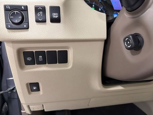 Used 2019 Lexus GX 460 Premium w/ Premium Package image 11
