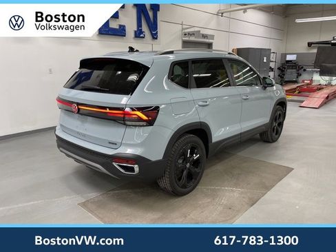 New 2026 Volkswagen Taos SEL image 4