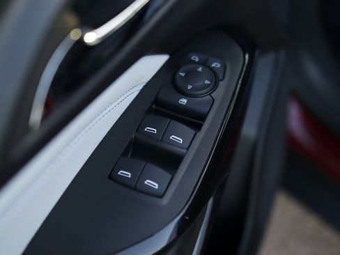 Used 2025 Chevrolet Trax LT w/ LT Convenience Package image 22