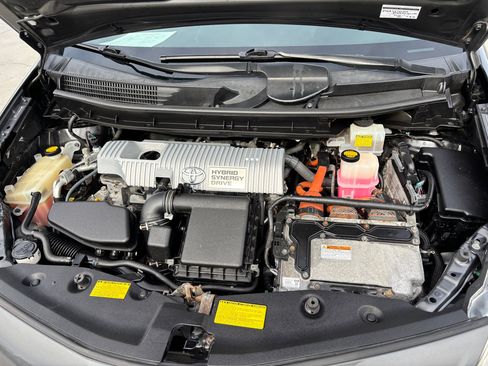 Used 2012 Toyota Prius V Five image 10