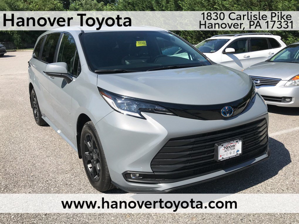 Certified 2025 Toyota Sienna XLE Woodland Edition AWD/4WD image 1