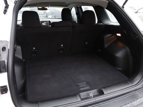 Used 2019 Jeep Cherokee Sport image 7