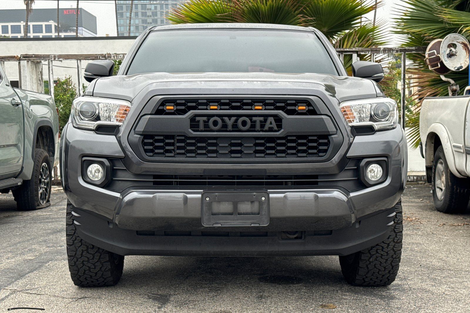 Used 2016 Toyota Tacoma Limited w/ Towing Package AWD/4WD image 3