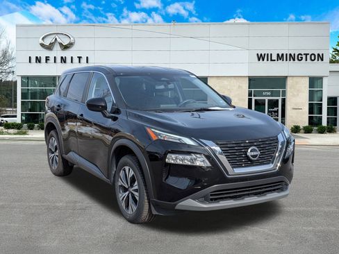 Used 2023 Nissan Rogue SV image 1