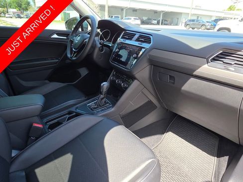 Used 2021 Volkswagen Tiguan SE FWD image 13