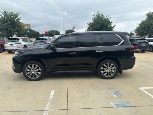 Used 2016 Lexus LX 570 4WD w/ Luxury Package image 3
