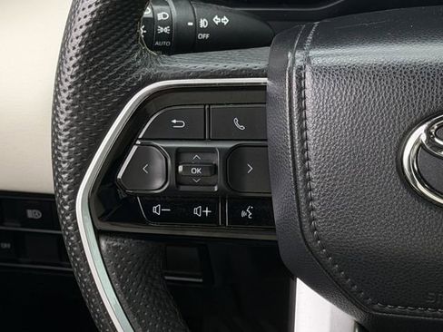 Used 2023 Toyota Sequoia Capstone AWD/4WD image 15