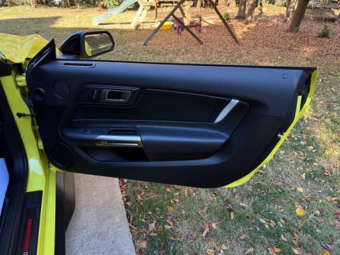 Used 2021 Ford Mustang Shelby GT500 w/ Carbon Fiber Track Pack image 64