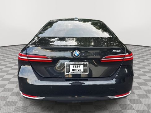 Used 2024 BMW 530i w/ Premium Package RWD image 7