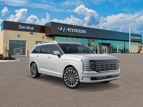 Used 2026 Hyundai Palisade Calligraphy image 2
