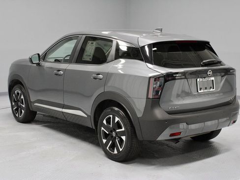 Certified 2025 Nissan Kicks SV AWD/4WD image 9