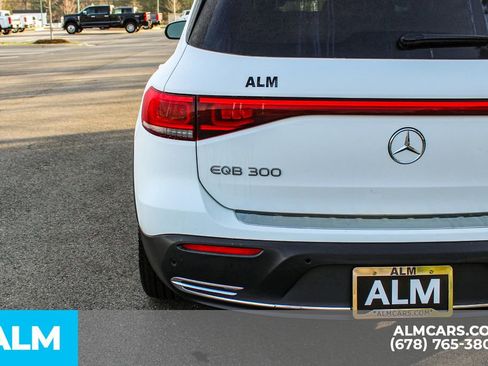 Used 2023 Mercedes-Benz EQB 300 4MATIC image 13