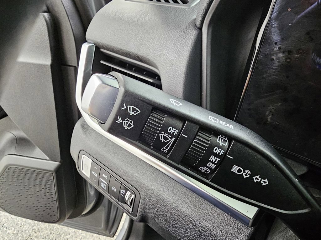 Used 2025 GMC Terrain Elevation AWD/4WD image 31