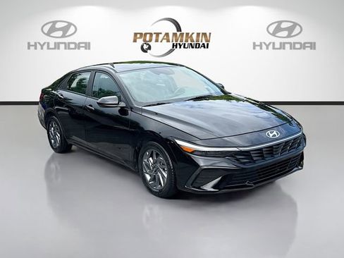 Used 2024 Hyundai Elantra SEL FWD image 3