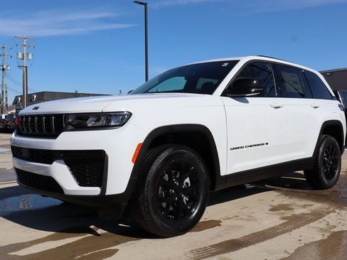 New 2026 Jeep Grand Cherokee Laredo image 6