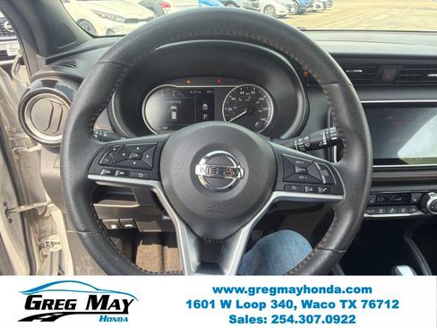 Used 2019 Nissan Kicks SR w/ SR Premium Package FWD image 13