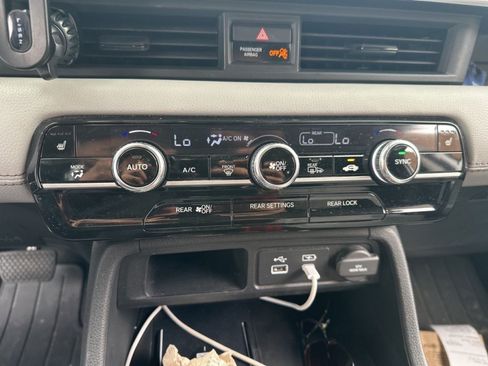 Used 2023 Honda Pilot Touring image 19