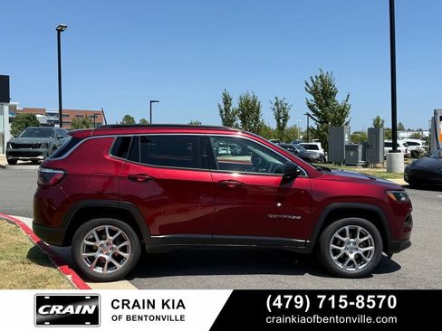 Used 2022 Jeep Compass Latitude AWD/4WD image 8