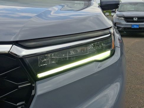 Used 2025 Honda Pilot Elite image 9