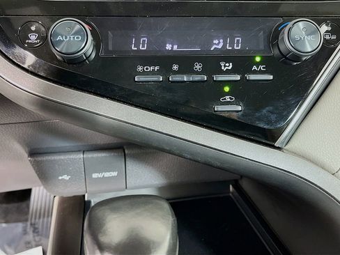 Used 2023 Toyota Camry SE FWD image 23