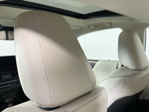 Certified 2025 Lexus ES 300h w/ Premium Package image 26