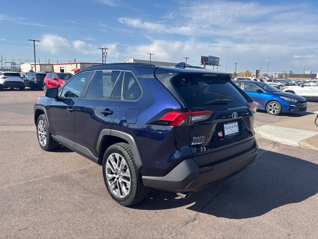 Used 2022 Toyota RAV4 XLE Premium FWD image 7