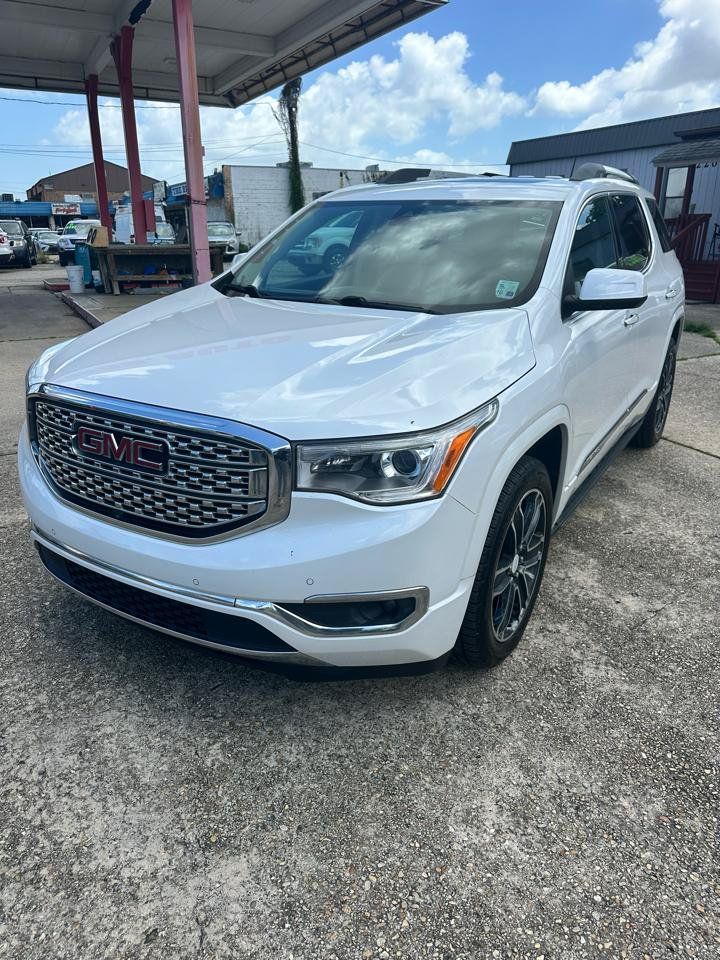 Used 2017 GMC Acadia Denali w/ Technology Package FWD image 2