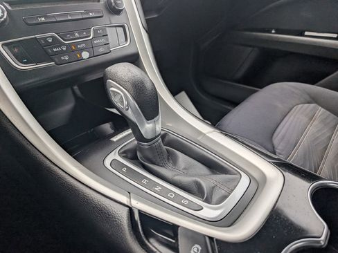 Used 2016 Ford Fusion SE image 18