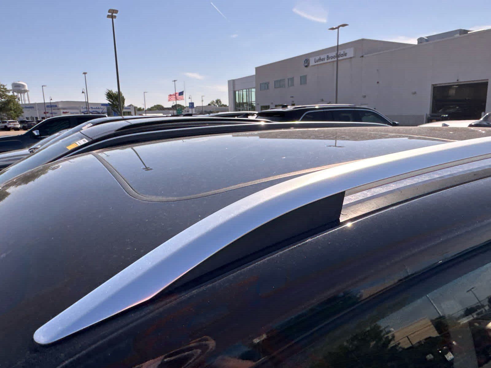 Used 2023 Volkswagen Taos SE w/ Panoramic Sunroof Package AWD/4WD image 7