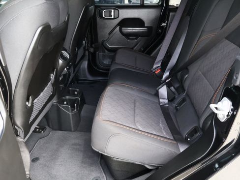 Used 2025 Jeep Gladiator Mojave image 24