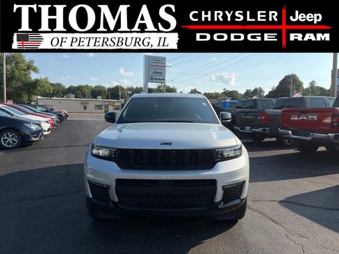 Used 2025 Jeep Grand Cherokee L Limited w/ Black Appearance Package AWD/4WD image 2