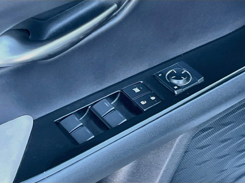 Used 2022 Lexus UX 200 w/ Accessory Package (Z1) FWD image 17