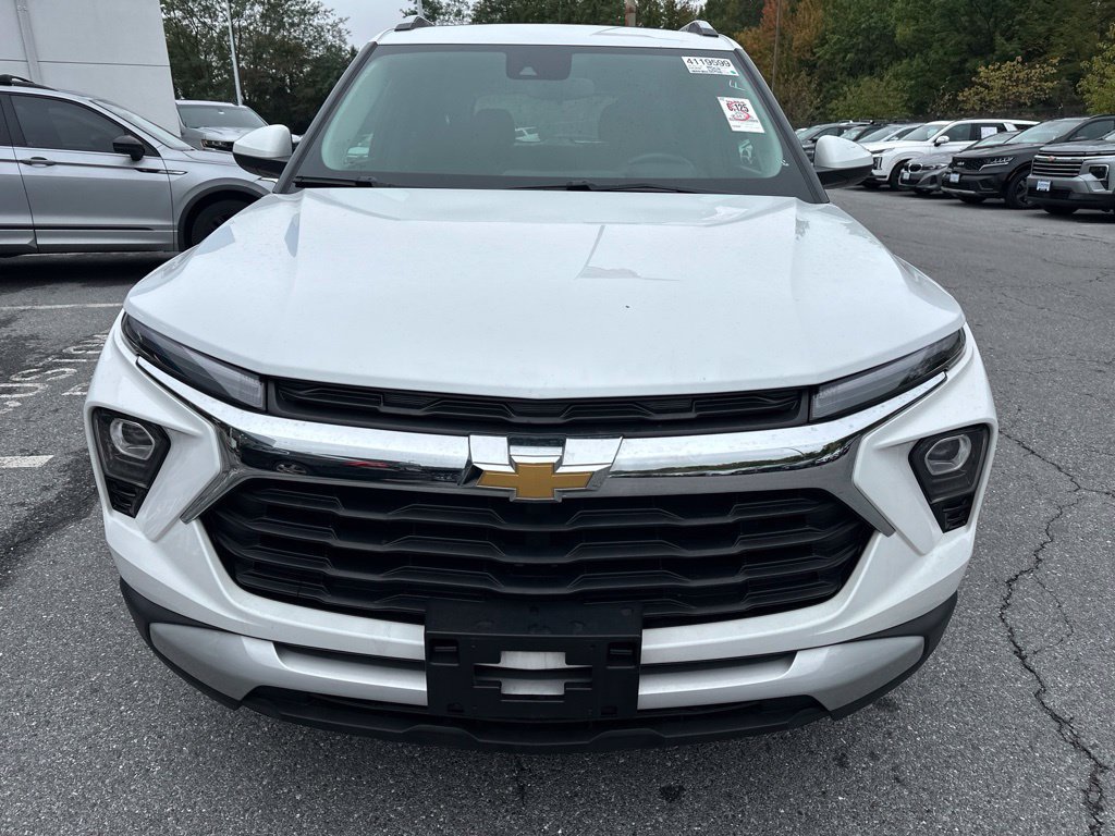 Used 2025 Chevrolet TrailBlazer LT w/ LT Cold Weather Package FWD image 2