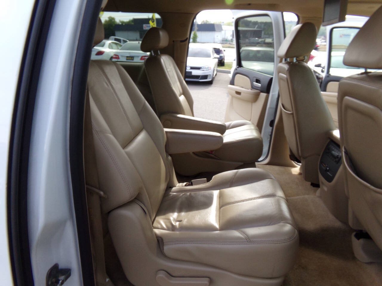 Used 2007 Chevrolet Suburban LTZ w/ LTZ Preferred Equipment Group AWD/4WD image 38