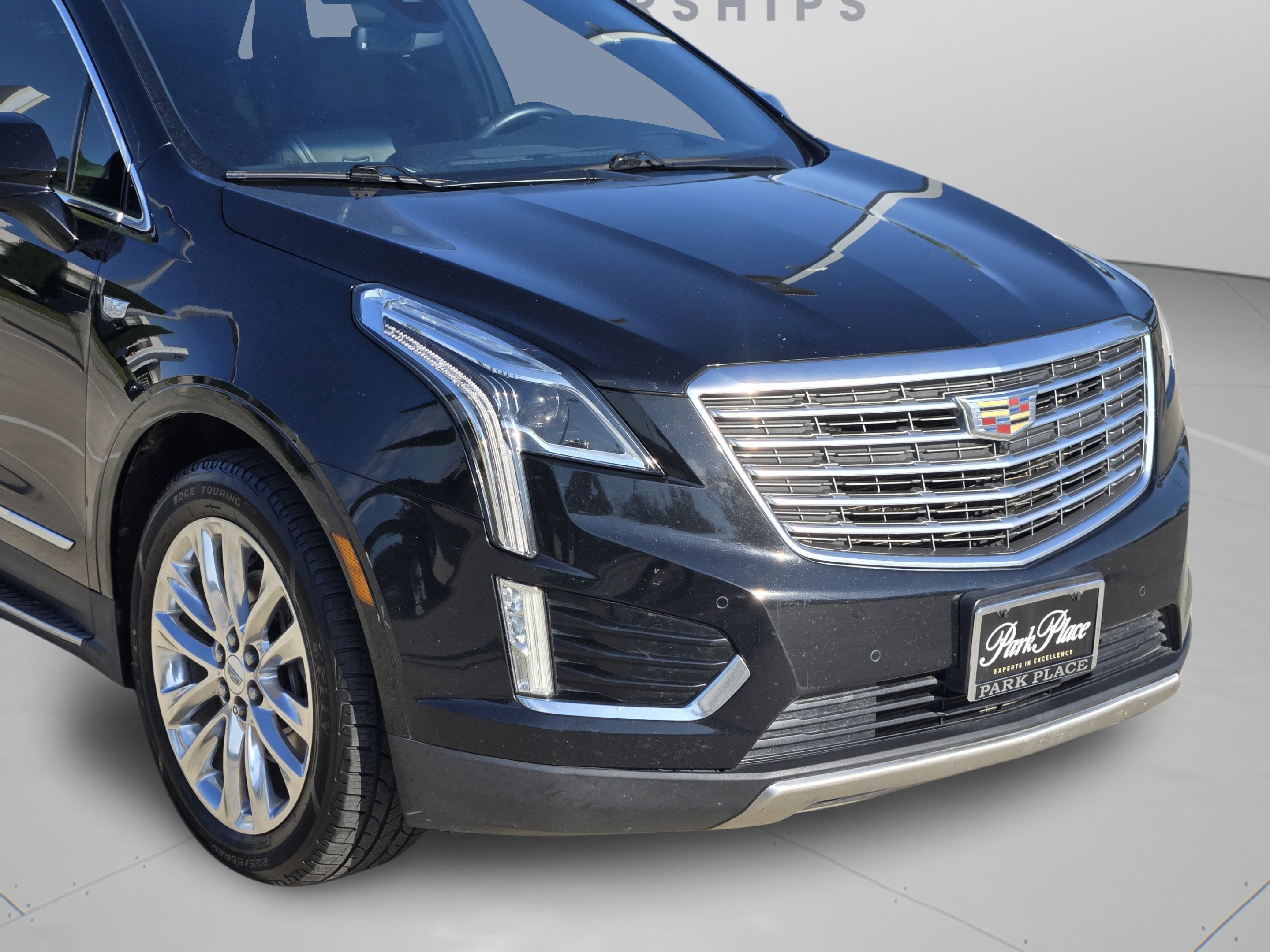 Used 2017 Cadillac XT5 Platinum AWD/4WD image 33