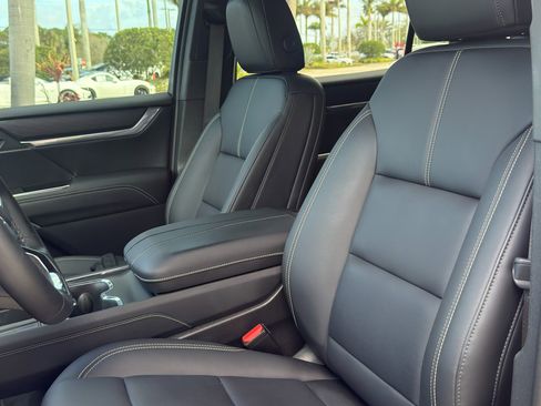 Used 2024 GMC Acadia Elevation image 18