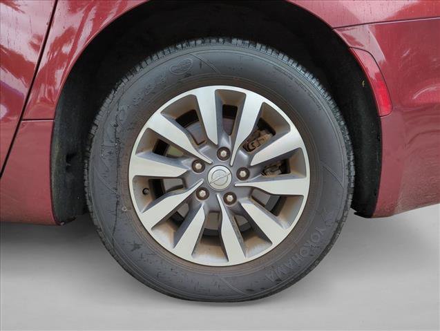 Used 2020 Chrysler Pacifica Touring-L FWD image 13