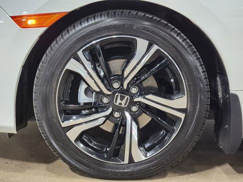 Used 2018 Honda Civic Touring image 28