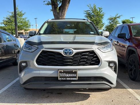 Used 2022 Toyota Highlander Bronze Edition image 2