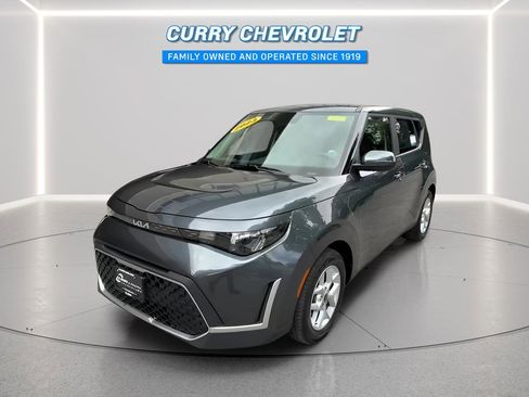Used 2023 Kia Soul LX w/ LX Technology Package FWD image 3