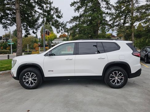 Used 2025 GMC Acadia AT4 w/ Super Cruise Package image 4