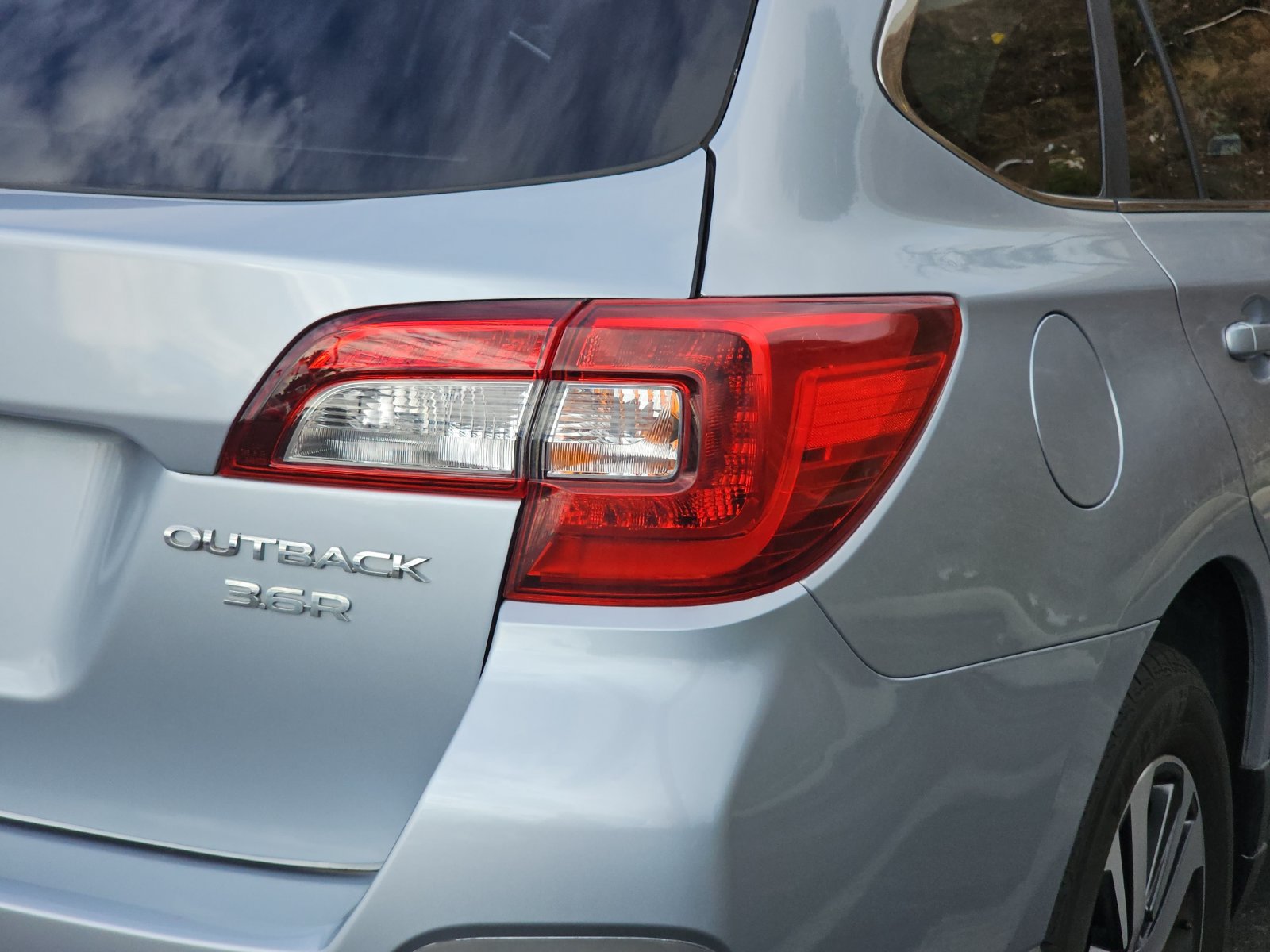 Used 2019 Subaru Outback 3.6R Limited AWD/4WD image 38