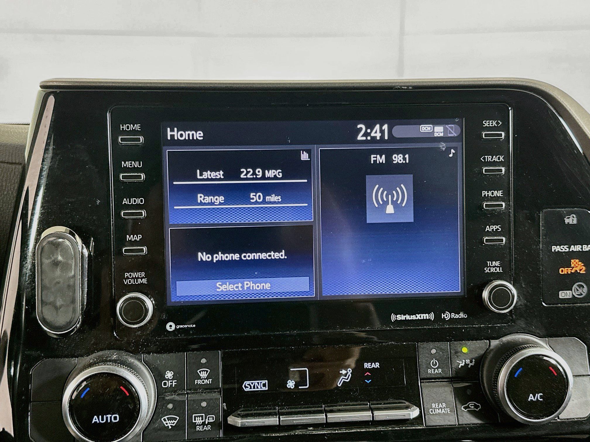 Used 2022 Toyota Highlander LE FWD image 21